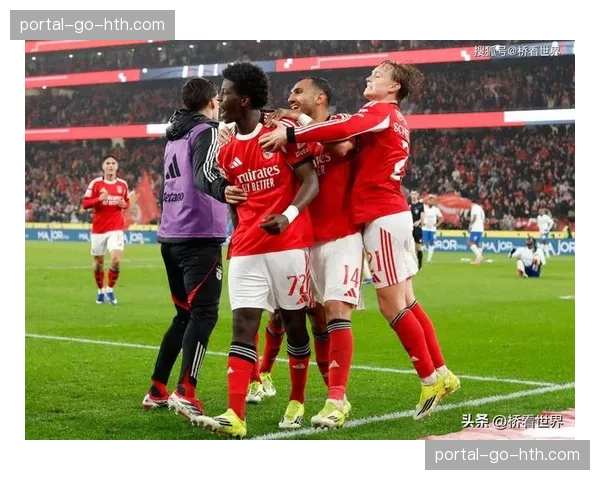 赛前报道:皇马全队观看对手录像,重点分析巴黎由攻转守时的站位漏洞 赛前报道:皇马全队观看对手录像,重点分析巴黎由攻转守时的站位漏洞