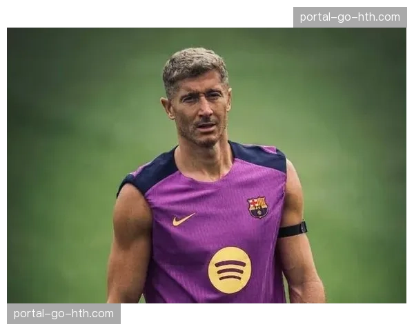 莱万传记作者透露：球员并不适应在巴萨成为替补，未来可能去美职联和沙特